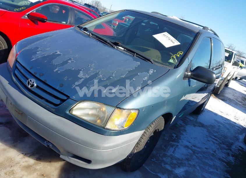 Photo 2 of 2002 Toyota Sienna CE (VIN 4T3ZF19C92U446686)