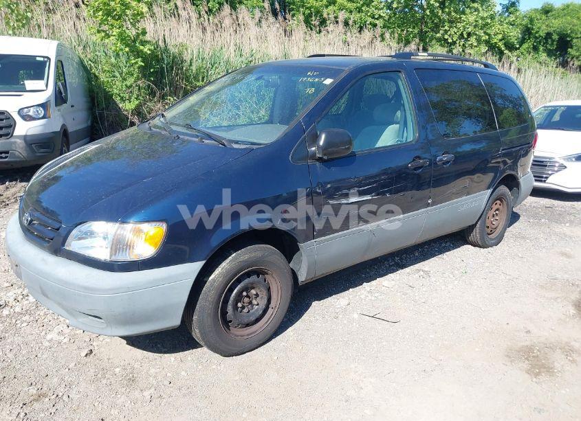 Photo 2 of 2003 Toyota Sienna CE (VIN 4T3ZF19C93U535689)