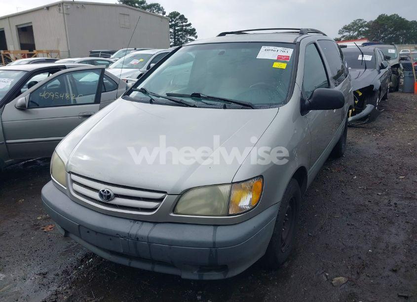 Photo 2 of 2003 Toyota Sienna CE (VIN 4T3ZF19C93U551570)