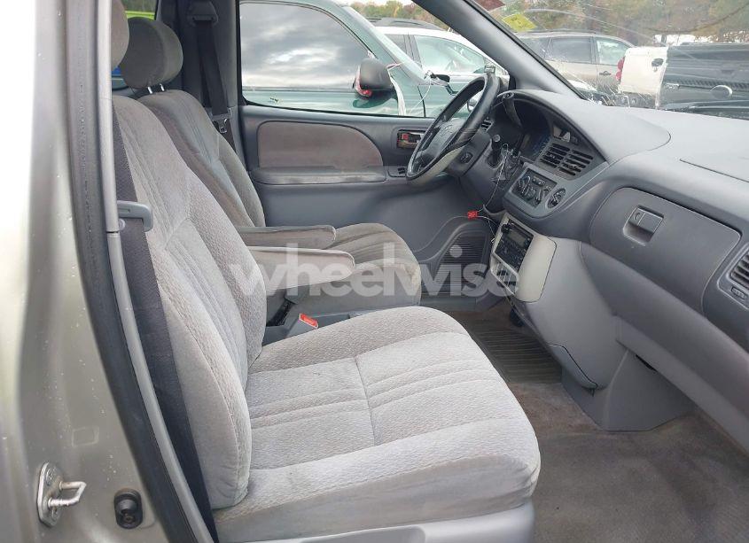 Photo 5 of 2003 Toyota Sienna CE (VIN 4T3ZF19C93U551570)