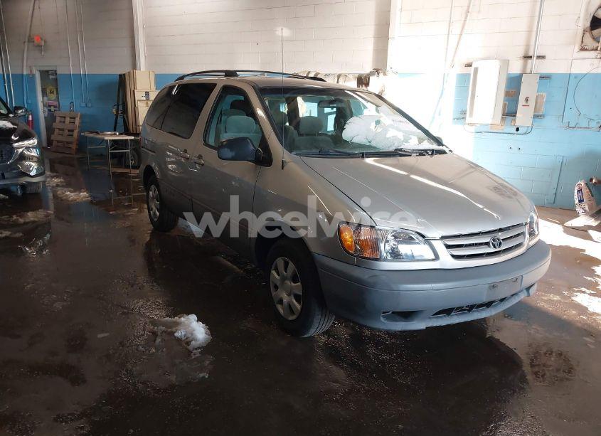 2002 Toyota Sienna CE (VIN 4T3ZF19CX2U482841) main photo