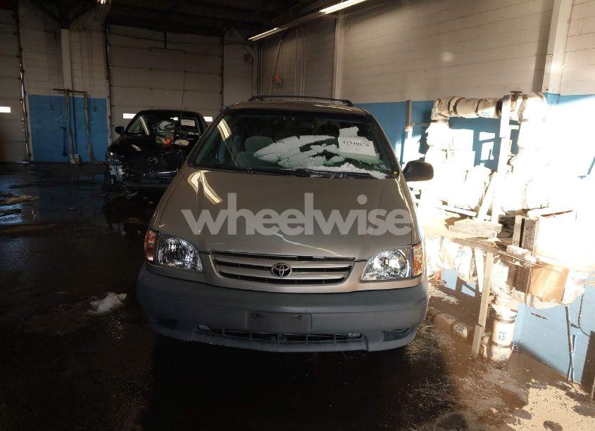 Photo 6 of 2002 Toyota Sienna CE (VIN 4T3ZF19CX2U482841)