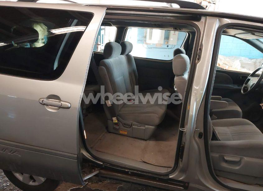 Photo 8 of 2002 Toyota Sienna CE (VIN 4T3ZF19CX2U482841)