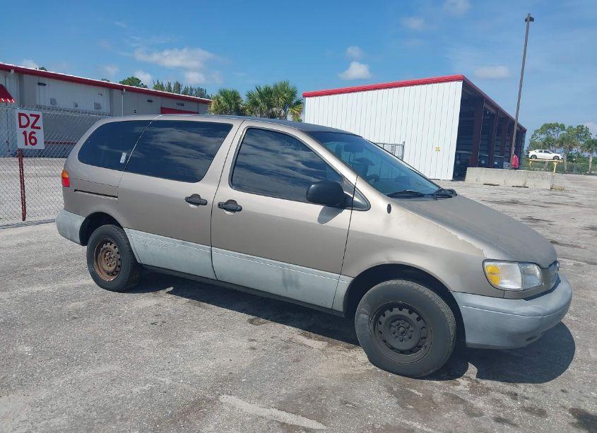 1999 Toyota Sienna CE (VIN 4T3ZF19CXXU121715) main photo