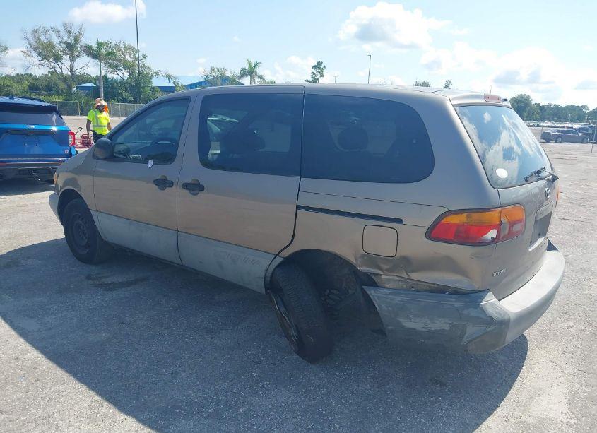 Photo 3 of 1999 Toyota Sienna CE (VIN 4T3ZF19CXXU121715)