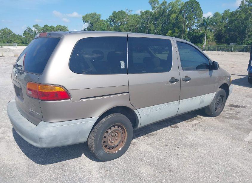 Photo 4 of 1999 Toyota Sienna CE (VIN 4T3ZF19CXXU121715)