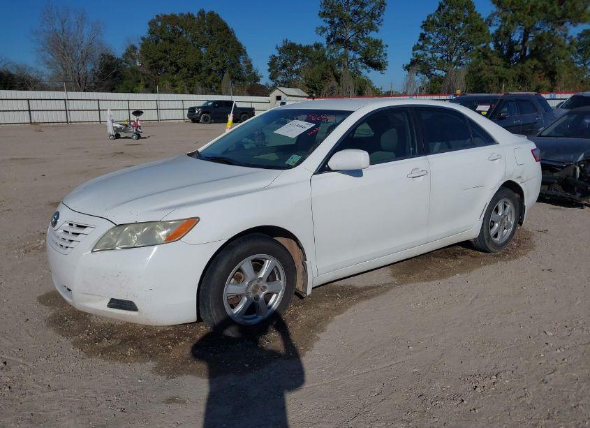 Photo 2 of 2008 Toyota Camry LE (VIN 4T4BE46K08R018675)