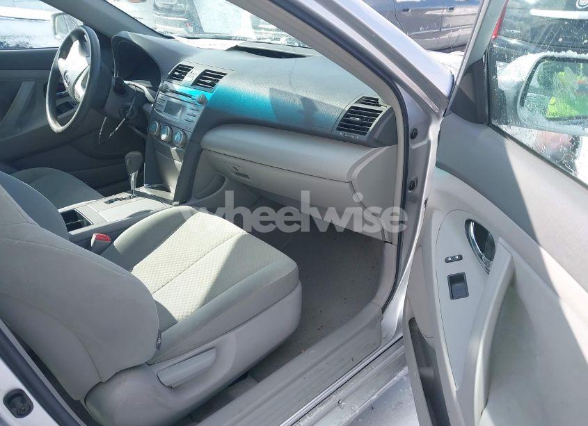 Photo 5 of 2009 Toyota Camry LE (VIN 4T4BE46K09R094995)