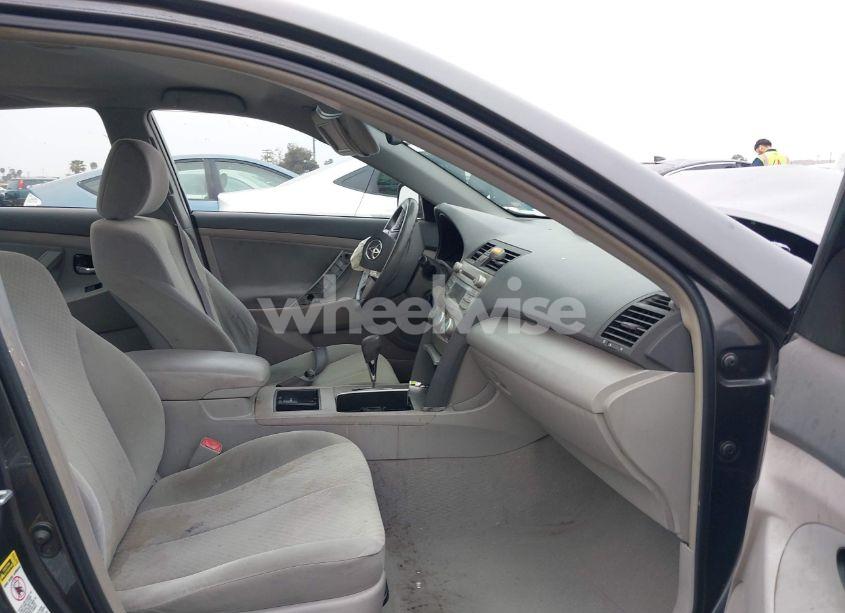 Photo 5 of 2009 Toyota Camry LE (VIN 4T4BE46K29R125406)