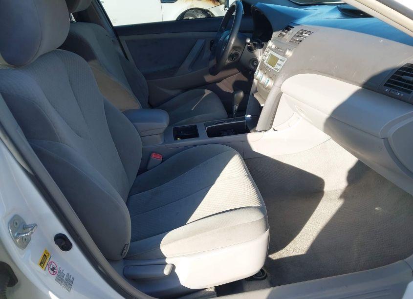 Photo 5 of 2009 Toyota Camry LE (VIN 4T4BE46K39R077947)