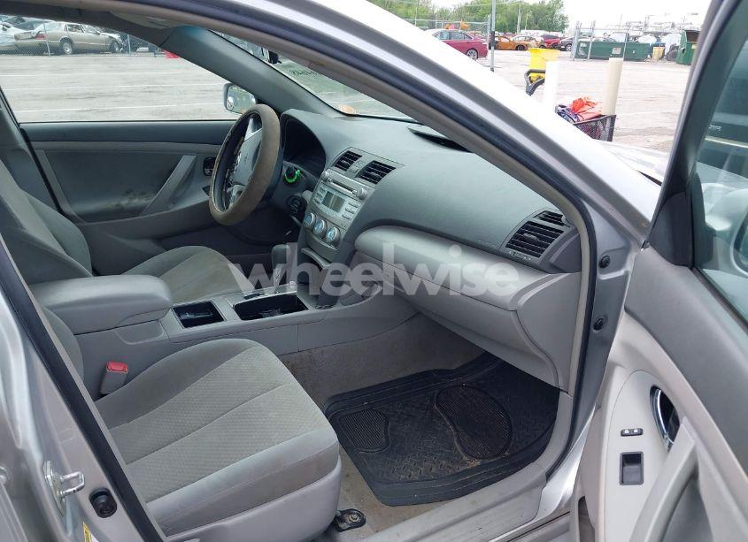 Photo 5 of 2009 Toyota Camry LE (VIN 4T4BE46KX9R086984)