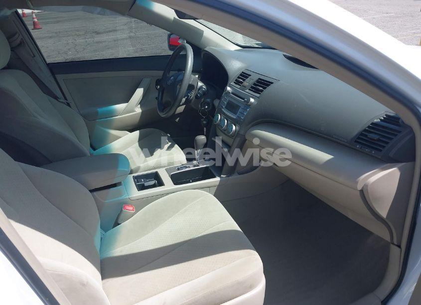 Photo 5 of 2009 Toyota Camry LE (VIN 4T4BE46KX9R117215)