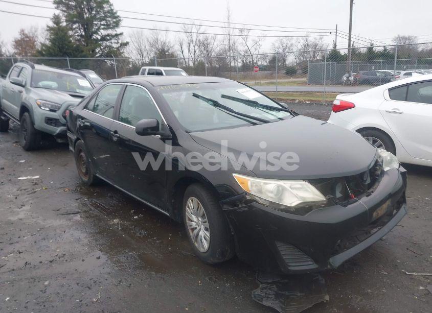 2013 Toyota Camry LE (VIN 4T4BF1FK0DR277673) main photo