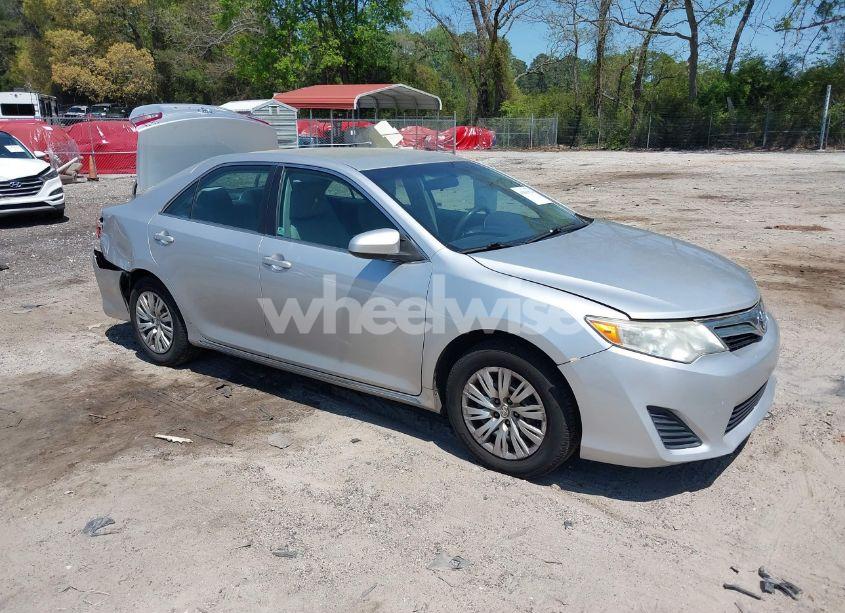 2013 Toyota Camry LE (VIN 4T4BF1FK0DR305908) main photo