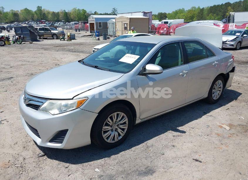Photo 2 of 2013 Toyota Camry LE (VIN 4T4BF1FK0DR305908)