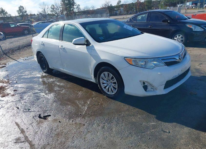 2013 Toyota Camry LE (VIN 4T4BF1FK0DR313099) main photo