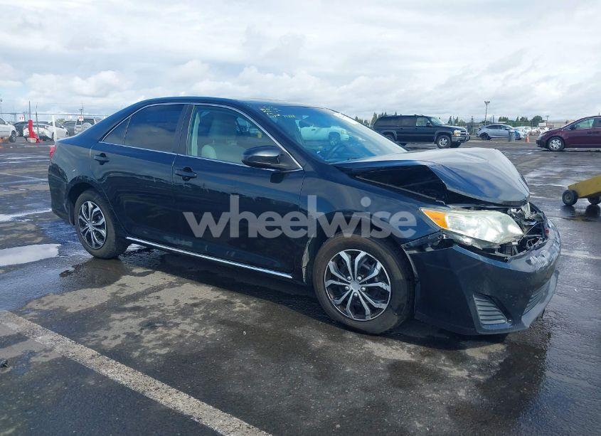 2013 Toyota Camry LE (VIN 4T4BF1FK0DR315662) main photo