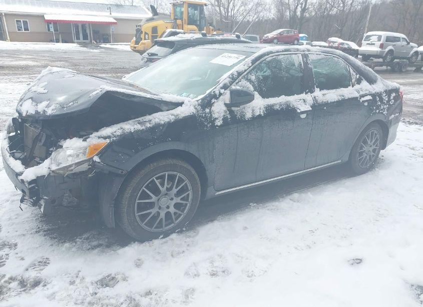 Photo 2 of 2014 Toyota Camry XLE (VIN 4T4BF1FK0ER355547)