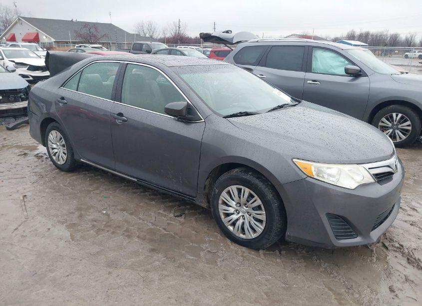 2014 Toyota Camry LE (VIN 4T4BF1FK0ER397720) main photo