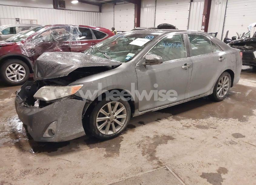 Photo 2 of 2014 Toyota Camry XLE (VIN 4T4BF1FK0ER404388)