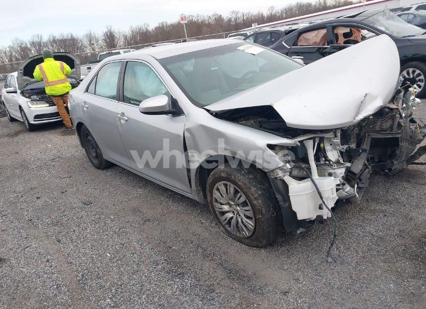 2014 Toyota Camry L/SE/LE/XLE (VIN 4T4BF1FK0ER405251) main photo