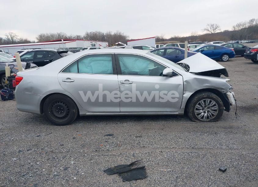 Photo 14 of 2014 Toyota Camry L/SE/LE/XLE (VIN 4T4BF1FK0ER405251)