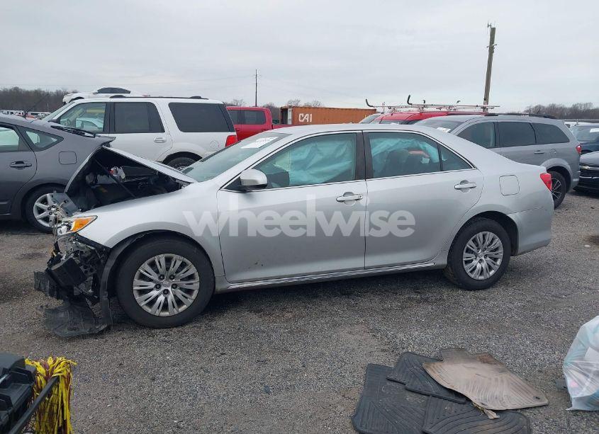 Photo 15 of 2014 Toyota Camry L/SE/LE/XLE (VIN 4T4BF1FK0ER405251)