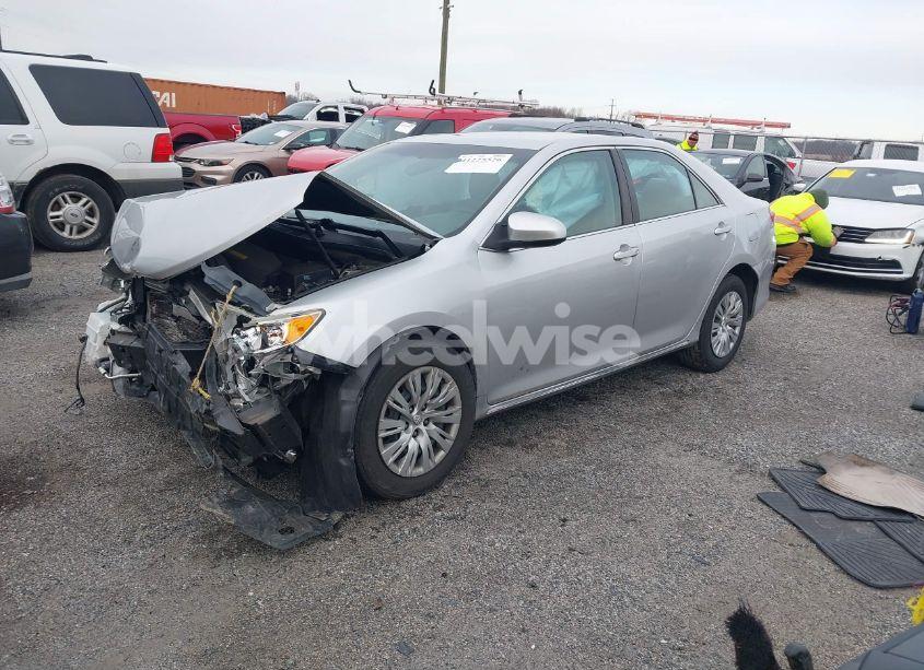 Photo 2 of 2014 Toyota Camry L/SE/LE/XLE (VIN 4T4BF1FK0ER405251)