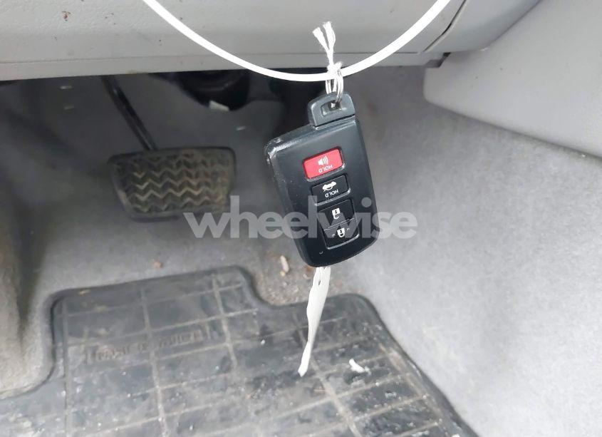 Photo 11 of 2014 Toyota Camry XLE (VIN 4T4BF1FK0ER405606)