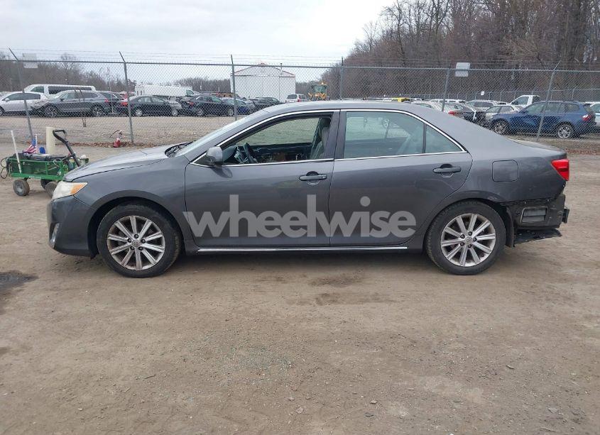 Photo 14 of 2014 Toyota Camry XLE (VIN 4T4BF1FK0ER405606)