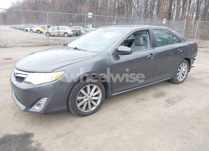 Photo 2 of 2014 Toyota Camry XLE (VIN 4T4BF1FK0ER405606)