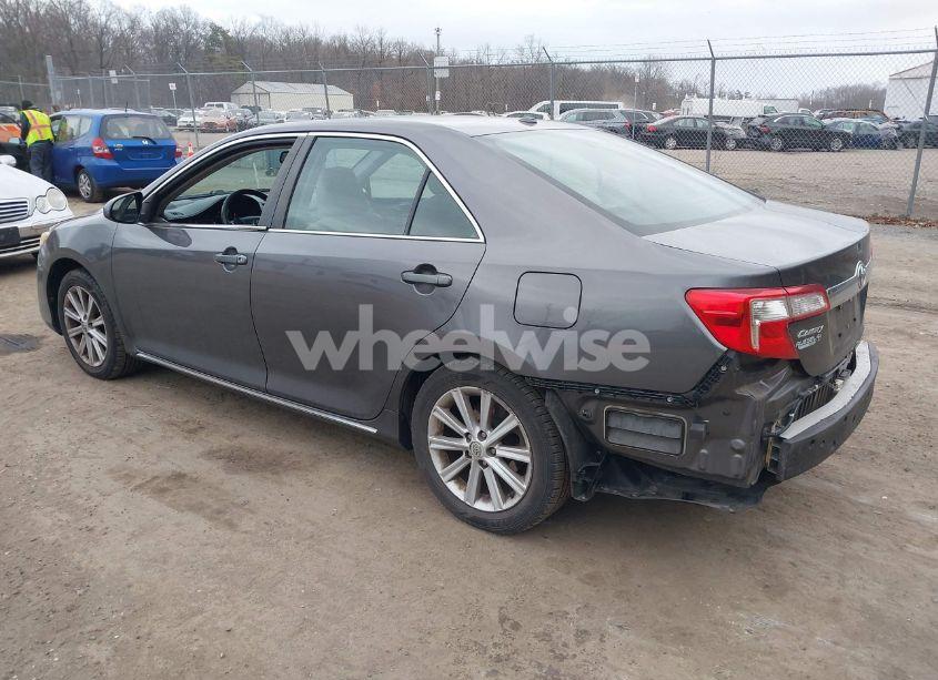 Photo 3 of 2014 Toyota Camry XLE (VIN 4T4BF1FK0ER405606)