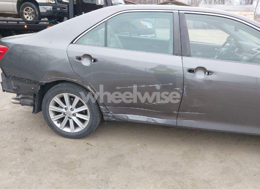 Photo 6 of 2014 Toyota Camry XLE (VIN 4T4BF1FK0ER405606)