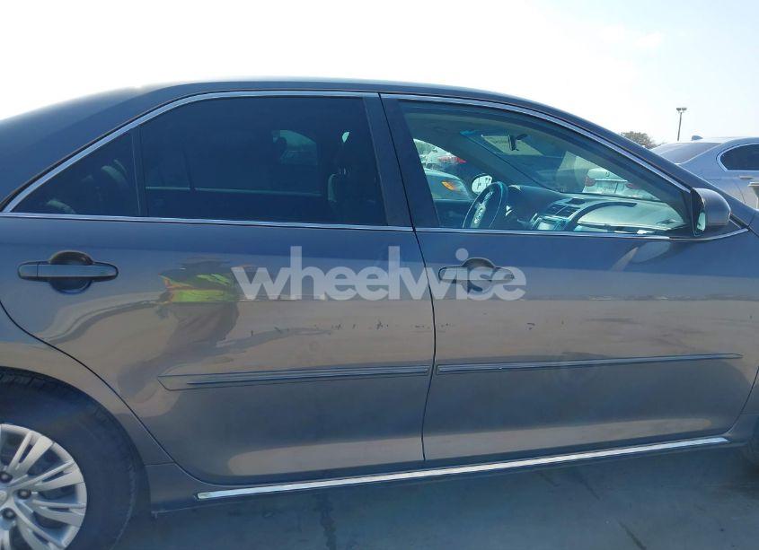 Photo 14 of 2014 Toyota Camry LE (VIN 4T4BF1FK0ER408764)