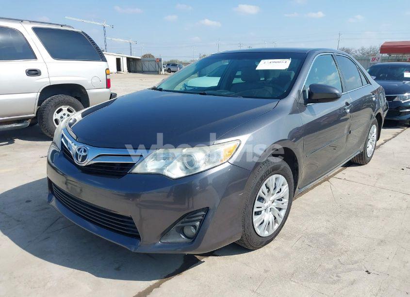 Photo 2 of 2014 Toyota Camry LE (VIN 4T4BF1FK0ER408764)