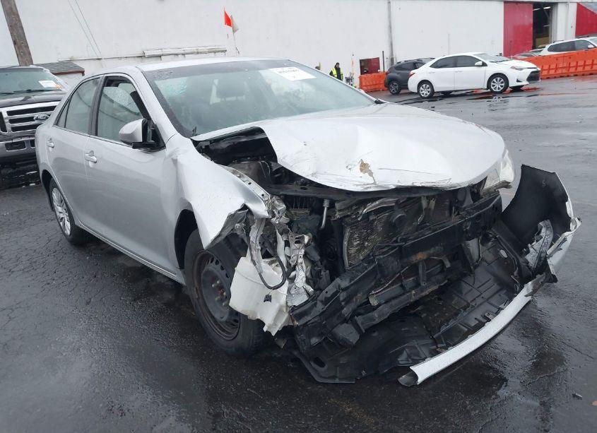2014 Toyota Camry LE (VIN 4T4BF1FK0ER409753) main photo