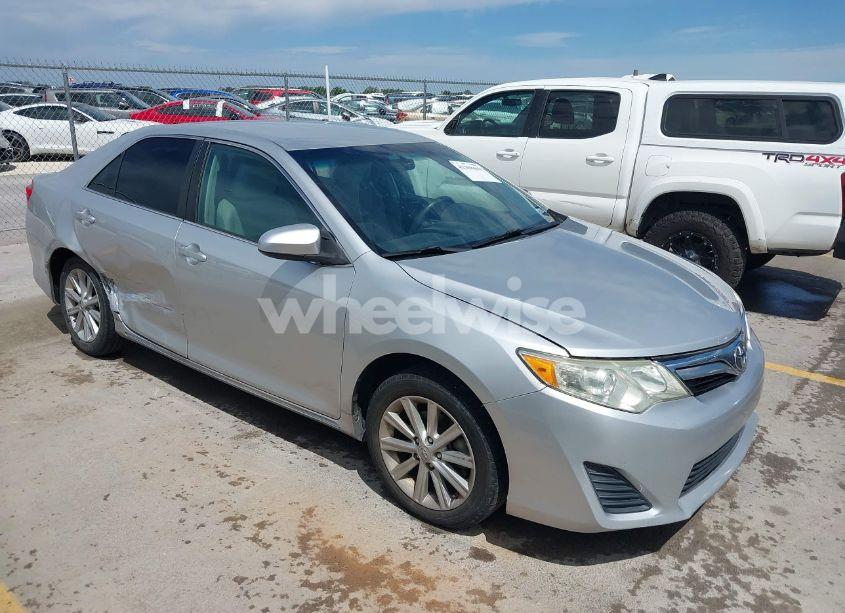 2014 Toyota Camry LE (VIN 4T4BF1FK0ER420056) main photo