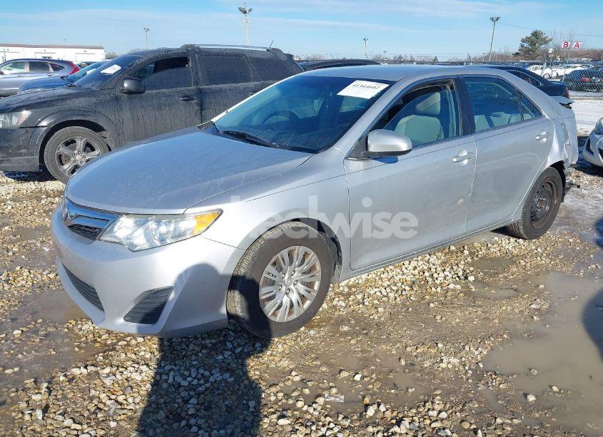 Photo 2 of 2014 Toyota Camry LE (VIN 4T4BF1FK0ER425144)