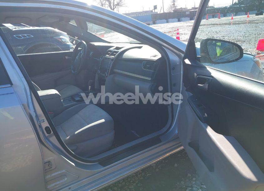 Photo 5 of 2014 Toyota Camry LE (VIN 4T4BF1FK0ER425144)