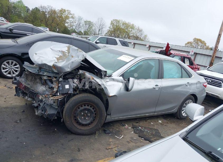 Photo 14 of 2015 Toyota Camry LE (VIN 4T4BF1FK0FR447002)