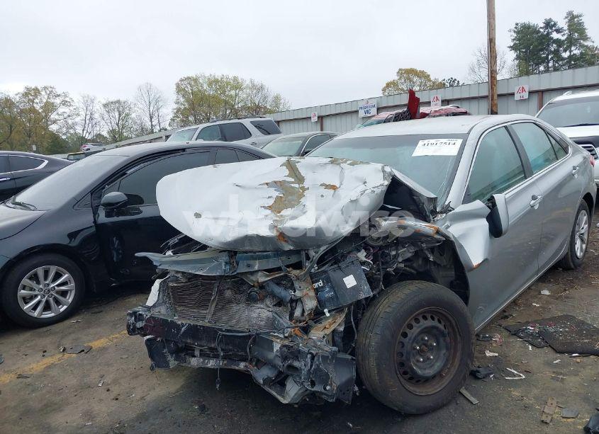 Photo 2 of 2015 Toyota Camry LE (VIN 4T4BF1FK0FR447002)