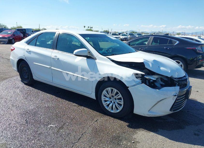 2015 Toyota Camry LE/SE/XLE/XSE (VIN 4T4BF1FK0FR452832) main photo