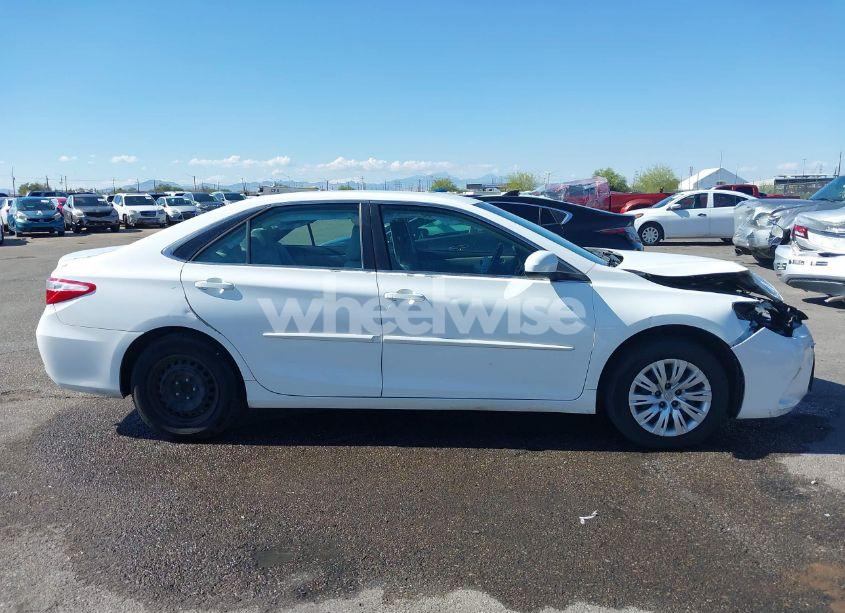 Photo 13 of 2015 Toyota Camry LE/SE/XLE/XSE (VIN 4T4BF1FK0FR452832)