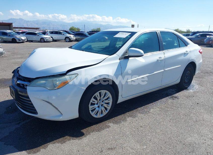 Photo 2 of 2015 Toyota Camry LE/SE/XLE/XSE (VIN 4T4BF1FK0FR452832)