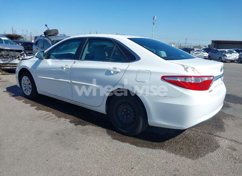 Photo 3 of 2015 Toyota Camry LE/SE/XLE/XSE (VIN 4T4BF1FK0FR452832)