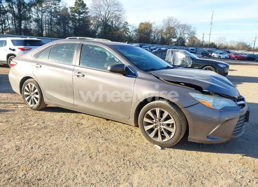 2015 Toyota Camry XLE (VIN 4T4BF1FK0FR467296) main photo