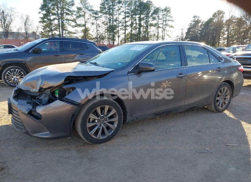 Photo 2 of 2015 Toyota Camry XLE (VIN 4T4BF1FK0FR467296)