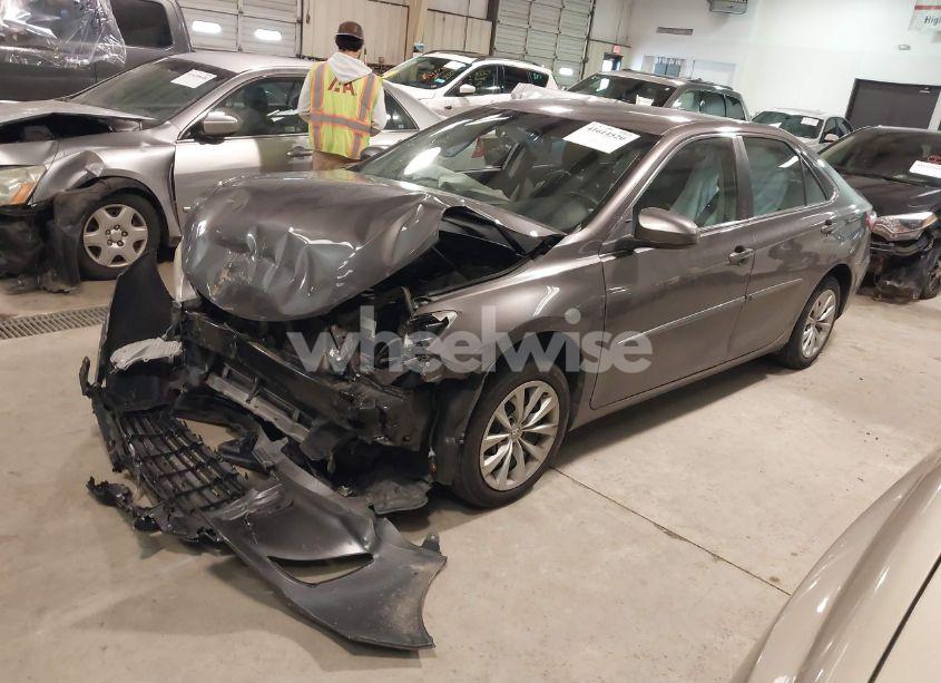 Photo 2 of 2015 Toyota Camry LE (VIN 4T4BF1FK0FR484230)