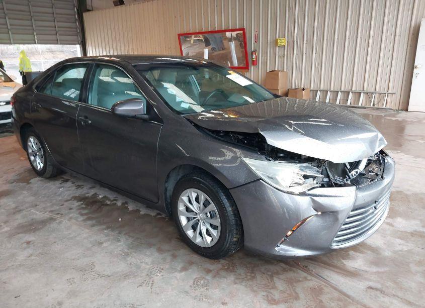 2015 Toyota Camry LE (VIN 4T4BF1FK0FR490836) main photo