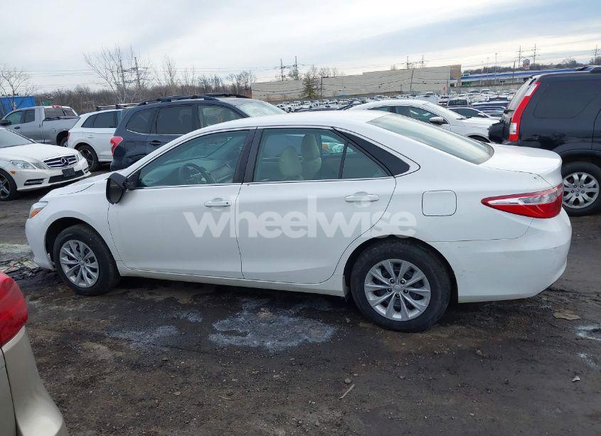 Photo 14 of 2015 Toyota Camry LE (VIN 4T4BF1FK0FR505805)